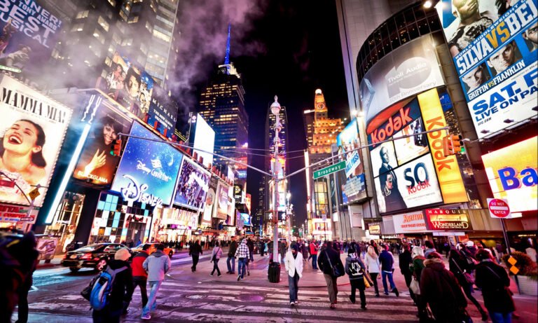 Storia delle insegne luminose: dal neon al LED 9 storia insegne luminose bari